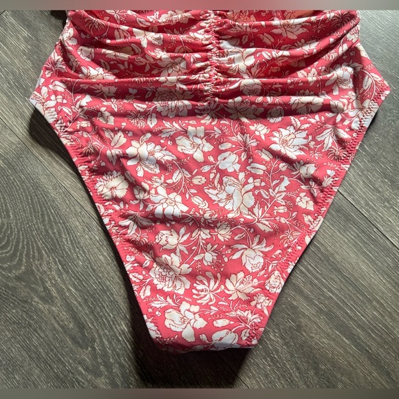 J. Crew Ruched sweetheart one-piece swimsuit in tossed floral. Size 8 - Picture 7 of 13